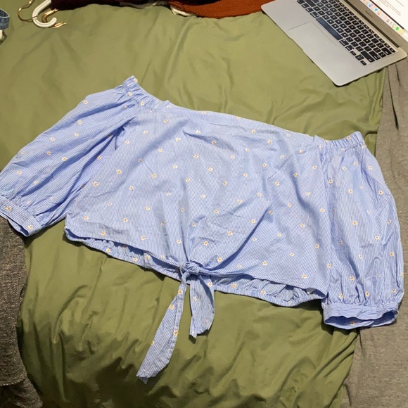 Plus size off the shoulder crop! - Picture 1 of 2